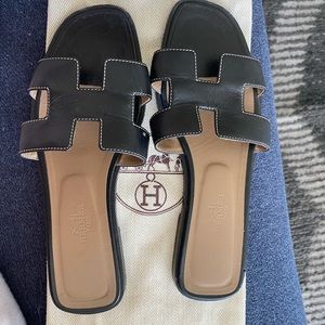 Authentic Hermes size 7 oran shoes